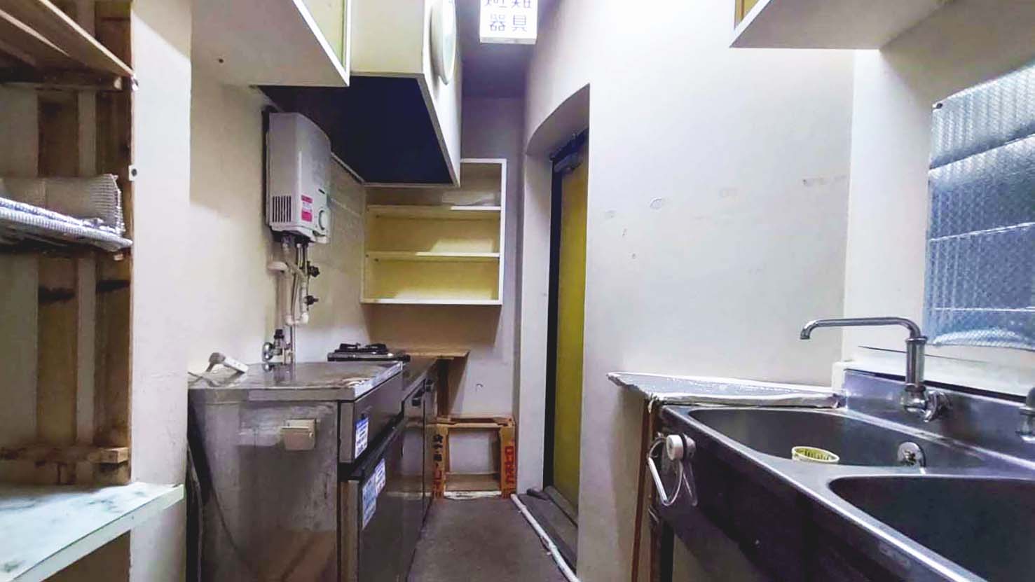 写真：For Youビル　401